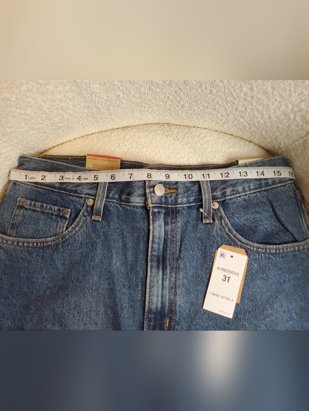 NWT Levi's High-Waisted Mom Shorts Blue Denim Womans Size 31(Size 12) - Picture 6 of 7